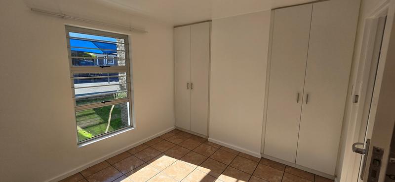 2 Bedroom Property for Sale in Oakglen Western Cape